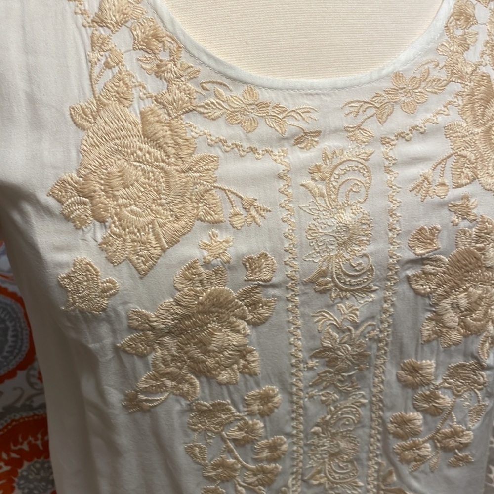 Boutique white shirt with cream embroidery
